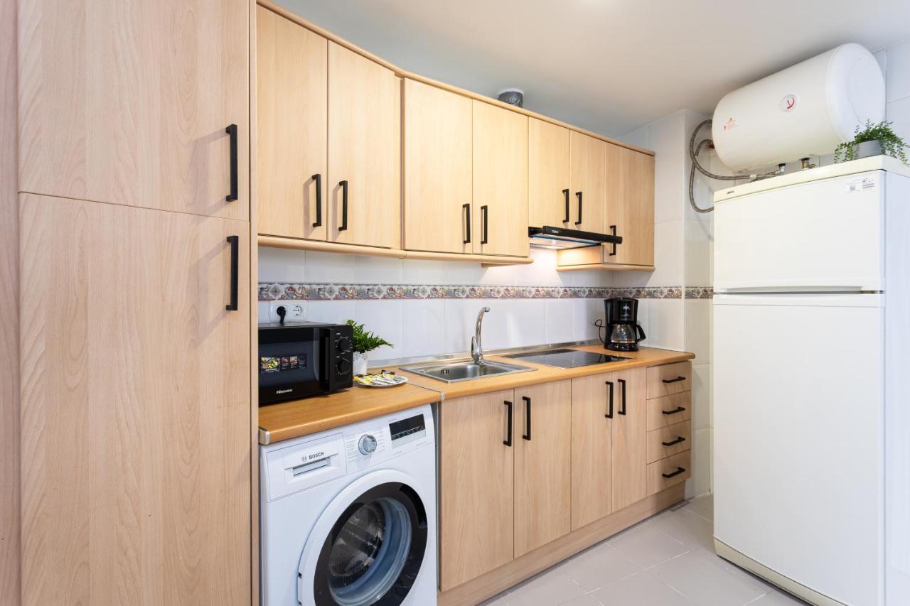 Holidays2Malaga Capuchinos French balconies, private parking, WiFi&Air con Exterior foto