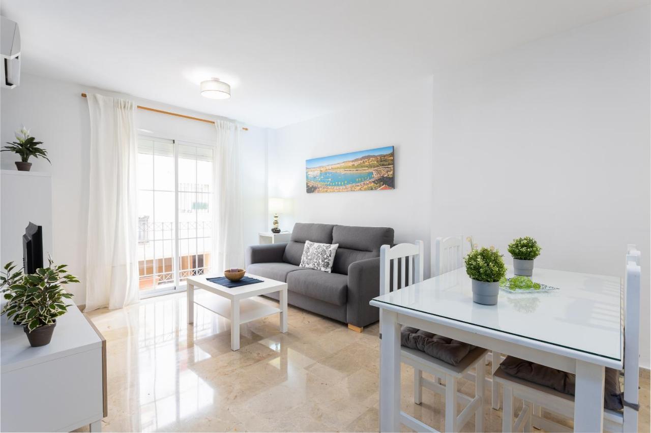 Holidays2Malaga Capuchinos French balconies, private parking, WiFi&Air con Exterior foto
