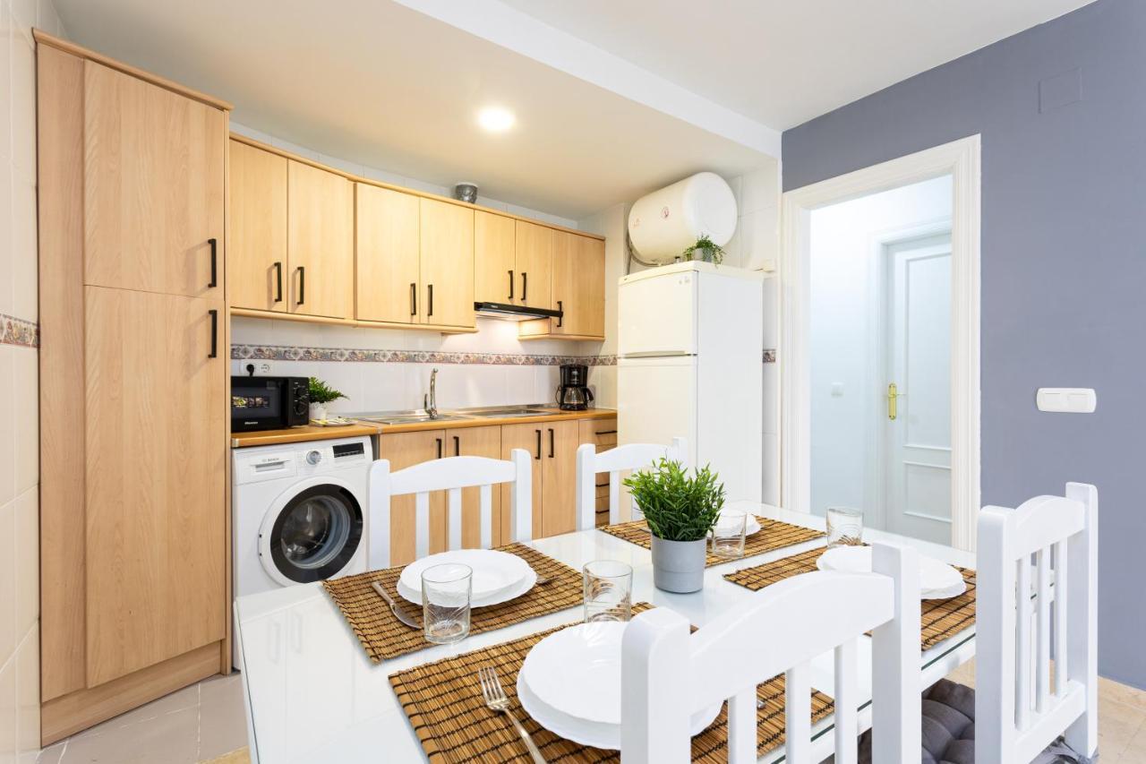 Holidays2Malaga Capuchinos French balconies, private parking, WiFi&Air con Exterior foto
