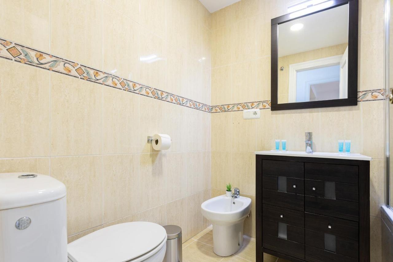 Holidays2Malaga Capuchinos French balconies, private parking, WiFi&Air con Exterior foto